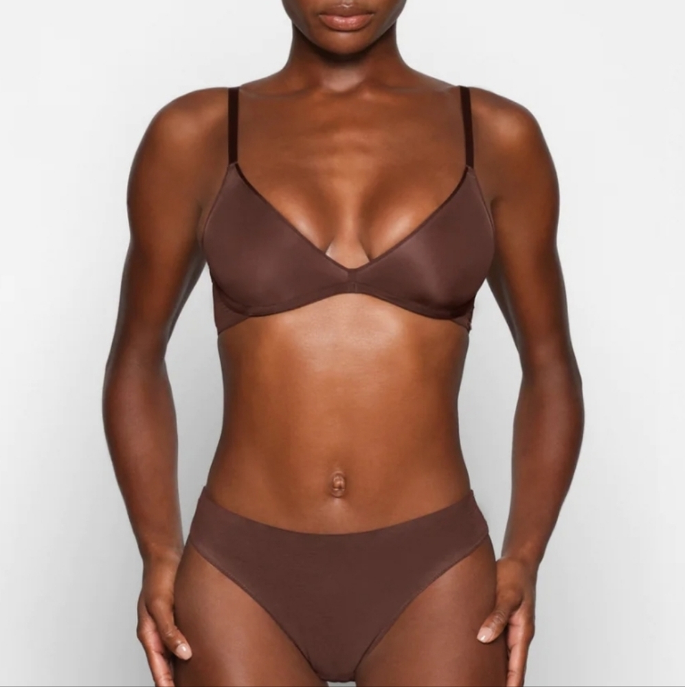 NWT,  Skims weightless scoop bra